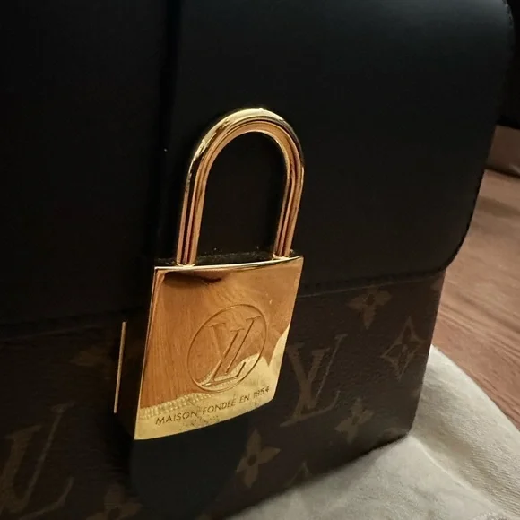 Louis Vuitton Locky BB - Picture 12 of 16